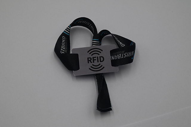 工作胸牌是怎么制作的