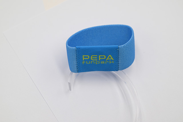 濰坊推行“智慧行”旅游一卡通 吃住行游購?qiáng)手恍枰粡埧? alt=